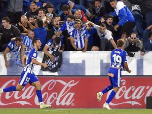 غارسيا (يمين) يحتفل بهدفه