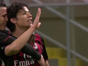 فيرنانديز يحتفل بهدفه (يمين)