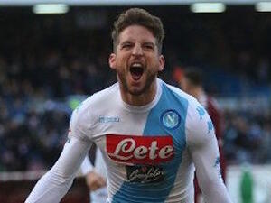 ميرتينز يحتفل بأحد أهدافه