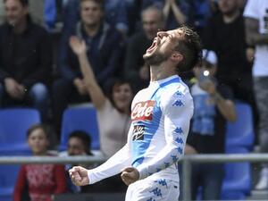 ميرتينز يحتفل بهدفه