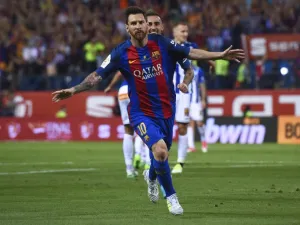 ميسي يقود برشلونة للقب جديد