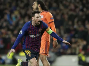 ميسي يقود برشلونة لتخطي عقبة ليون