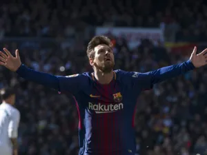 ميسي يحتفل بهدفه في شباك ريال مدريد