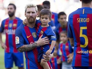 ميسي وابنه تياغو