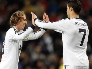 صورة أرشيفية لرونالدو ومودريتش