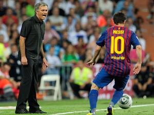 صورة أرشيفية لميسي ومورينيو