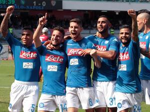 نابولي يسحق كالياري بثلاثيةٍ نظيفة