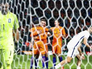 هولندا تسقط على أرضها