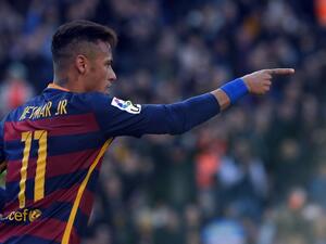 نيمار العائد يقود برشلونة لفوز ساحق