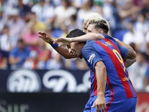 ثلاثي برشلونة الهجومي خلال المباراة