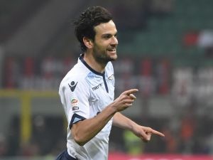 بارولو يحتفل بهدفه