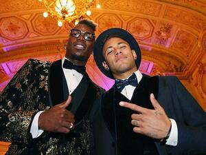 صورة أرشيفية لنيمار وبوغبا خلال حفل توزيع جوائز فيفا عام 2016