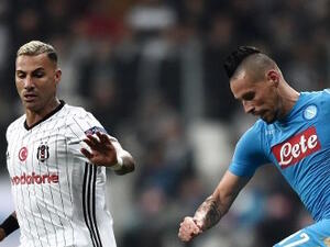 هامشيك (يمين) وكواريزما خلال المباراة