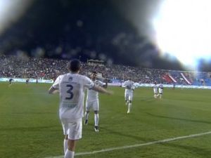 لاعبو الهلال يحتفلون بالهدف