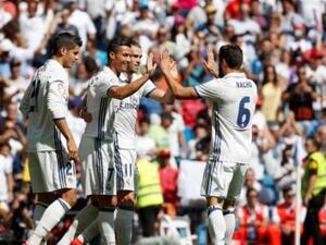 لاعبو ريال مدريد يحتفلون بهدف رونالدو