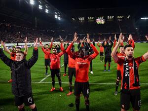 لاعبو رين يحتفلون بالفوز