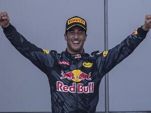 ريكياردو على منصة التتويج