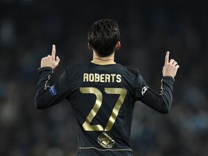 روبرتس يحتفل بهدفه