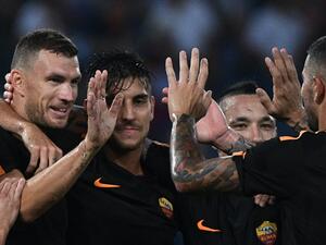 لاعبو روما يحتفلون بأحد الأهداف