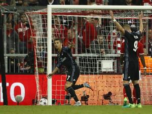 رونالدو يحتفل بهدفه الثاني