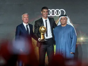 رونالدو يفوز بجائزة لاعب العام