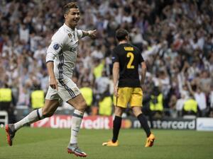 رونالدو يحتفل بهدفه الثاني