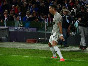 رونالدو يحتفل بهدفه