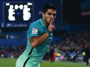 سواريز يقود البارسا لفوز غالٍ ذهاباً على أتلتيكو