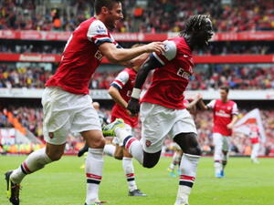 Bacary Sagna signs three-year 120,000 pounds-a-week deal with Manchester City
