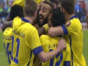 لاعبو النصر يحتفلون بالهدف الأول