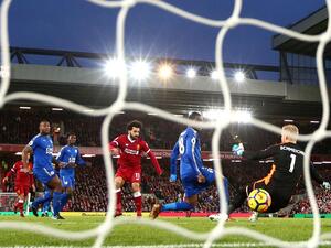 صلاح يواصل التألق ويرفع رصيده إلى 17 هدفاً ليستمر في مطاردة هاري كاين متصدر هدافي الدوري الإنجليزي بفارق هدف واحد.