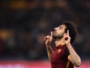 Roma's Egyptian midfielder Mohamed Salah celebrates after scoring a goal during the Italian Serie A football match AS Roma vs ACF Fiorentina at the Olympic Stadium in Rome on March 4, 2016.
FILIPPO MONTEFORTE / AFP