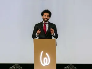 صلاح بعد تسلمه الجائزة