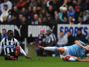 Nasri suffers knee ligament damage