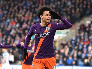 سانيه يحتفل بهدفه