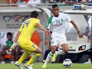 Saudi's Al-Ahli midfielder Salman Al-Muwashar (R) tries to dribble past Iran's Naft Tehran defender Saeid Lotfi (L) during their AFC Champions League football match at the King Abdullah bin Abdelaziz Stadium in Jeddah, on May 27, 2015. AFP PHOTO / STR
STR / AFP