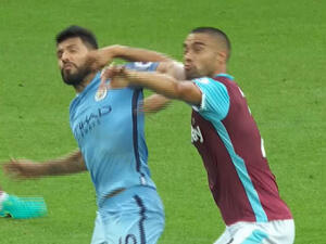 حادثة اعتداء أغويرو (يسار) على ريد