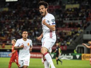 سيلفا يحتفل بهدفه