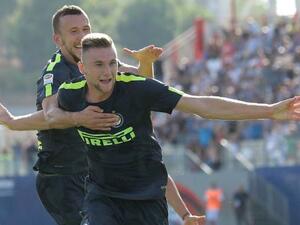 سكرينيار يحتفل بهدفه