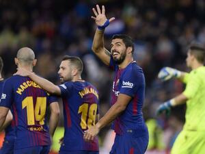 سواريز يلوح بيده ضاحكاً