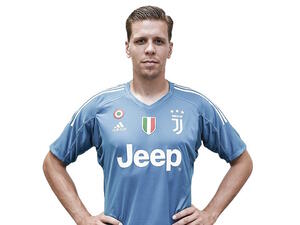 تشيزني بقميص يوفنتوس