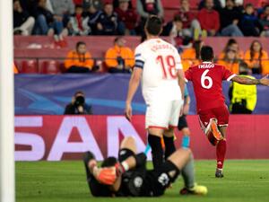 تياغو (يمين) يحتفل بهدفه