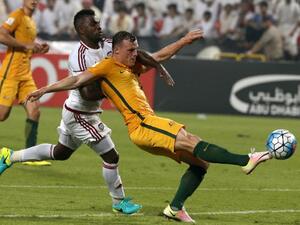 UAE's Ismail al-Hammadi (L) vies with Australia's Brad Smith during their World Cup 2018 Asia qualifying football match United Arab Emirates versus Australia on September 6, 2016 at the Mohammed Bin Zayed Stadium in Abu Dhabi.
KARIM SAHIB / AFP