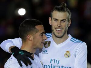 بايل (يمين) يحتفل بهدفه رفقة لوكاس فاسكيز