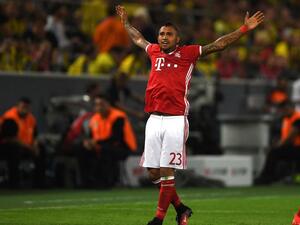 فيدال يحتفل بهدفه