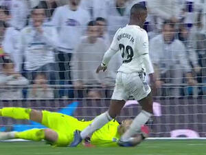 حادثة عرقلة فينيسيوس جونيور التي أثارت الجدل