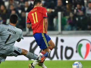 فيتولو يستغل خطأ فادحاً للحارس العملاق جيانلويجي بوفون ليسجل هدف تقدم إسبانيا