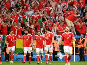 ويلز تضمن صدارة المجموعة