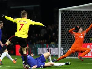 ديولوفيو (يسار) القادم من برشلونة على سبيل الإعارة يعمق من جراح تشيلسي بهدفٍ جميل