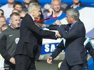 من مشاحنة سابقة بين مورينيو (يمين) وفينغر